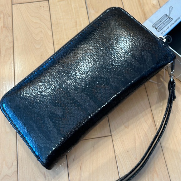 NWT BCBG black faux snake leather wristlet zip around wallet - Allison - Picture 3 of 5